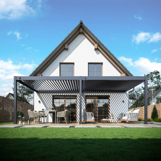 Pergola tarasowa DELUXE WALL 3.6x7,2 w kolorze antracytowym zamontowana, przed białym domem.