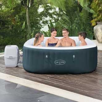 Energooszczędna dmuchana wanna z hydromasażem LAY-Z-SPA® IBIZA AIRJET™ w kolorze Dark Green Square w aranżacji ogrodowej