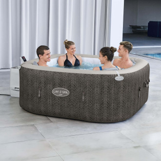Jacuzzi ogrodowe LAY-Z-SPA CABO SMART HYDROJET BROWN RATTAN SQUARE z czterema osobami relaksującymi się w wodzie