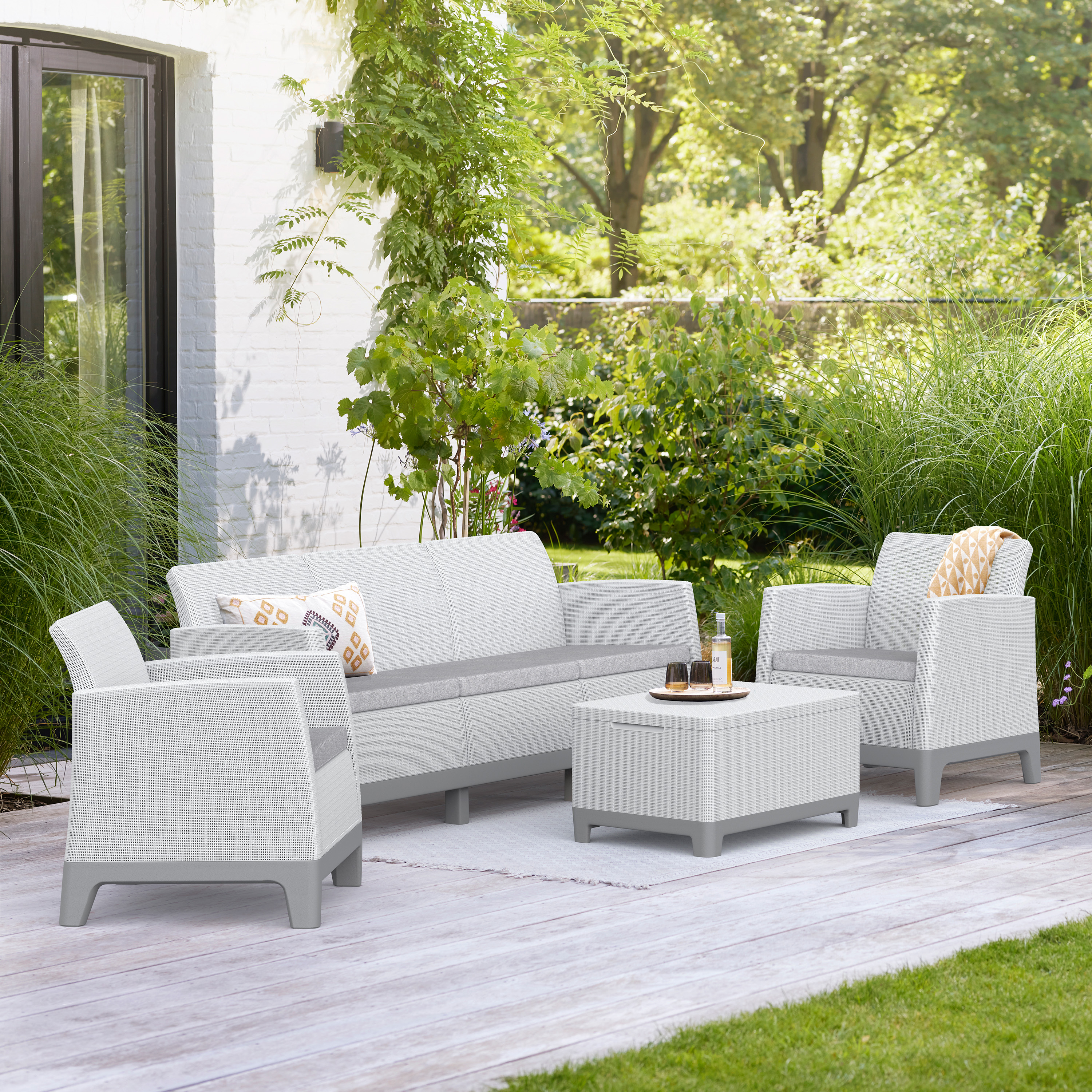 Meble ogrodowe Keter Scandi Forma Ash Grey-Storm Grey to wygodny zestaw ze stolikiem i sofą