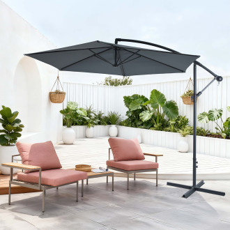Parasol boczny SAMBA 3m Dark Grey Bjørkka zacienia patio z sofą i fotelem z różową tapicerką