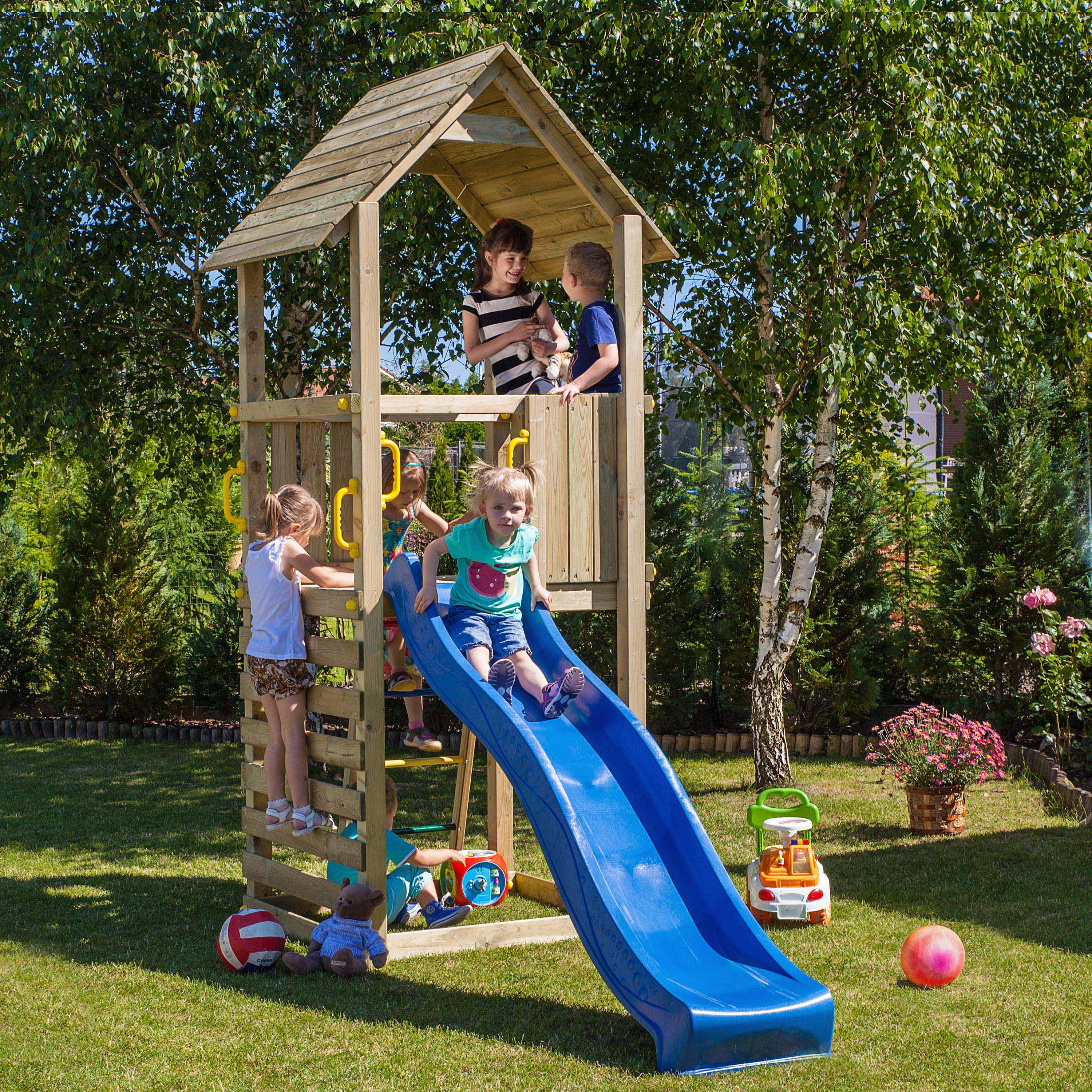 Drewniany plac zabaw dla dzieci CAROL 1 Fungoo ze zjeżdżalnią i piaskownicą w ogrodzie