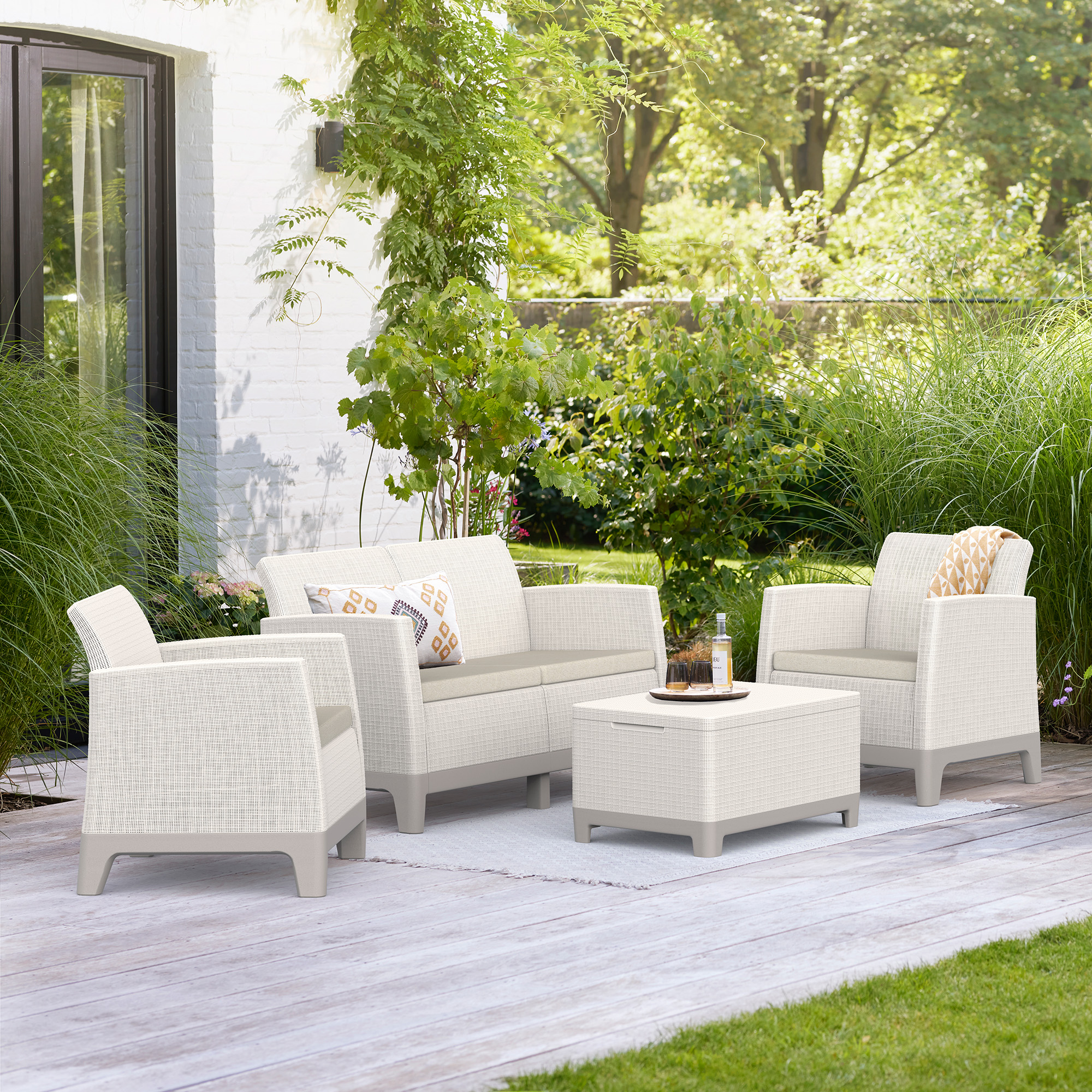 Zestaw mebli FocusGarden.pl Scandi Forma Pebble Grey-Soft Beige/oat z sofą i fotelami na tarasie