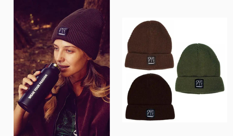kobieta pijąca wodę z bidonu ubrana w brązową czapkę verdemax beanie