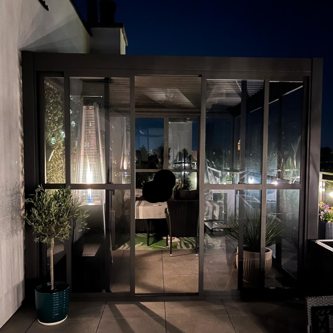 Pergola ogrodowa aluminiowa Premium Anthracite 3x4 - Gutroof zdjęcie realizacji 1
