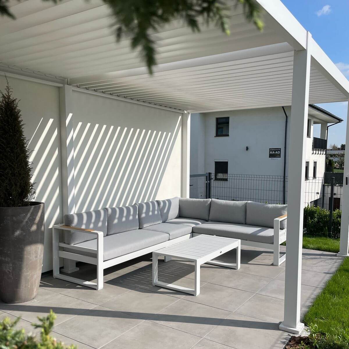 Solidna pergola tarasowa 3x6 Premium White - GUTROOF zdjęcie realizacji 1