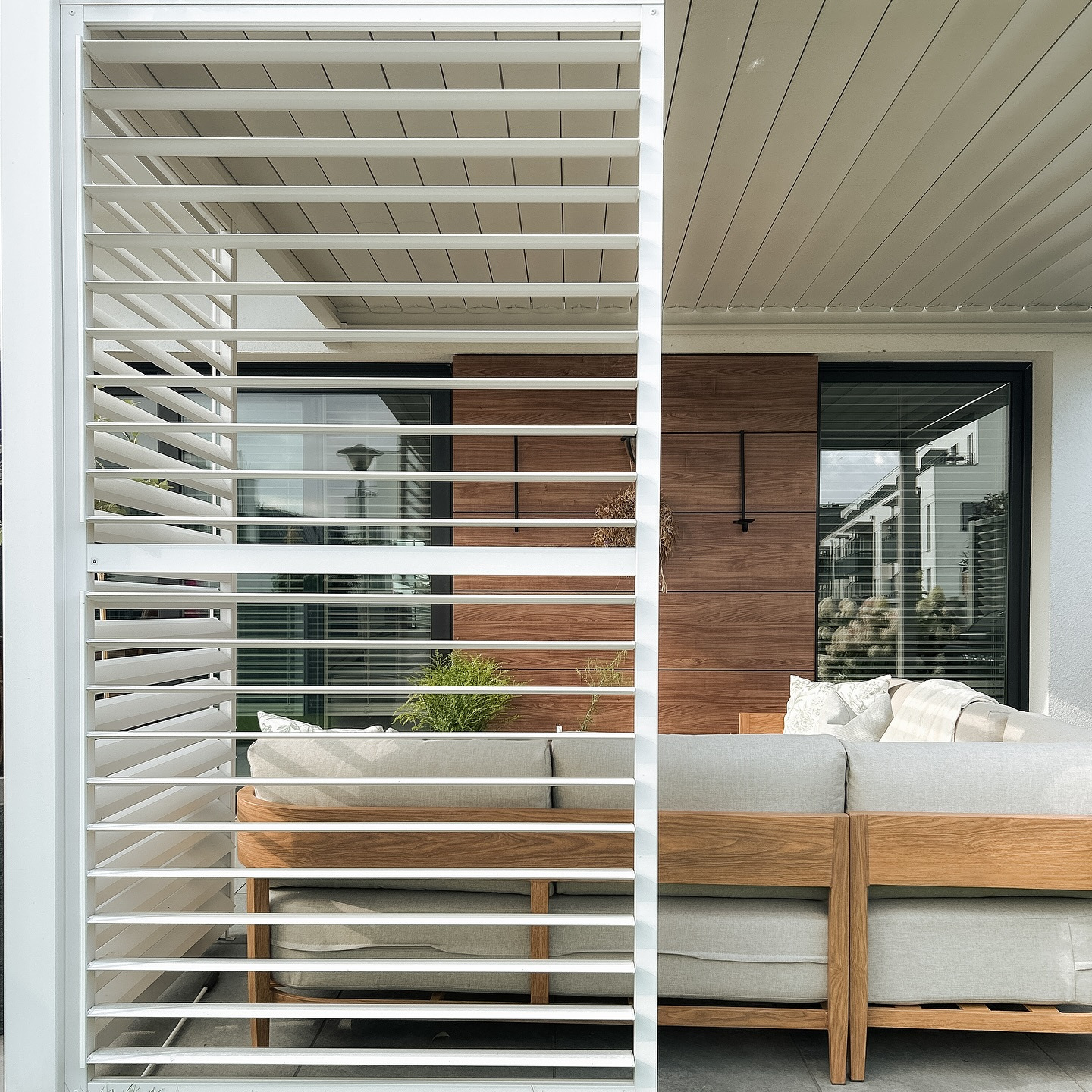 Panel żaluzjowy od pergoli PREMIUM 4m, White - GUTROOF zdjęcie realizacji 2