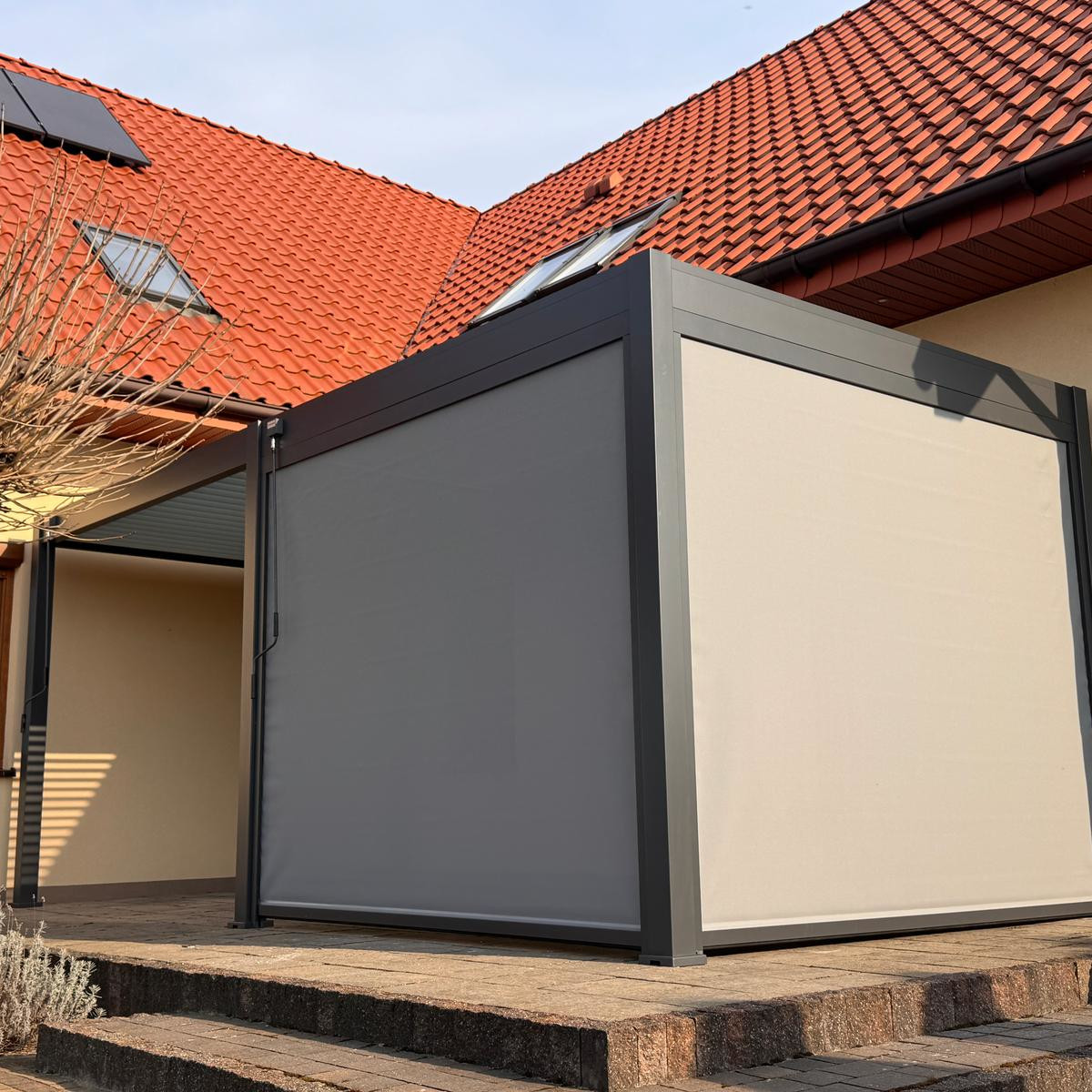 Pergola aluminiowa na ogród  ELEGANCE 3x6 Anthracite/Light Grey - Gutroof zdjęcie realizacji 9