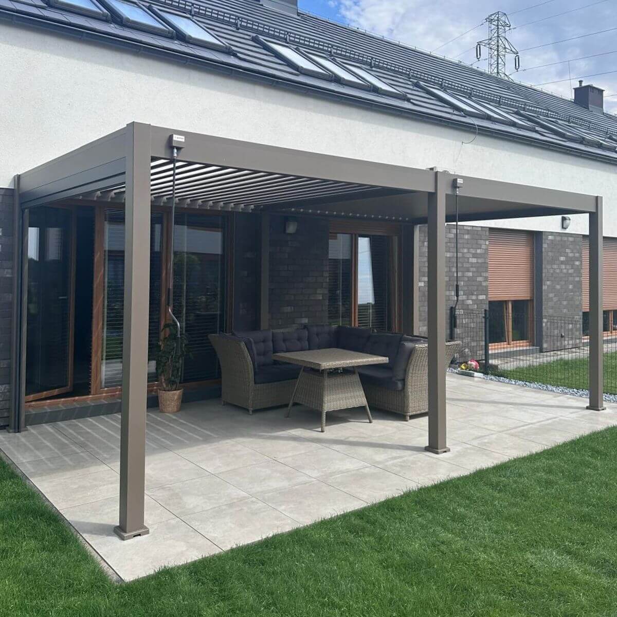 Pergola ogrodowa ELEGANCE 3x6 Taupe - Gutroof zdjęcie realizacji 5