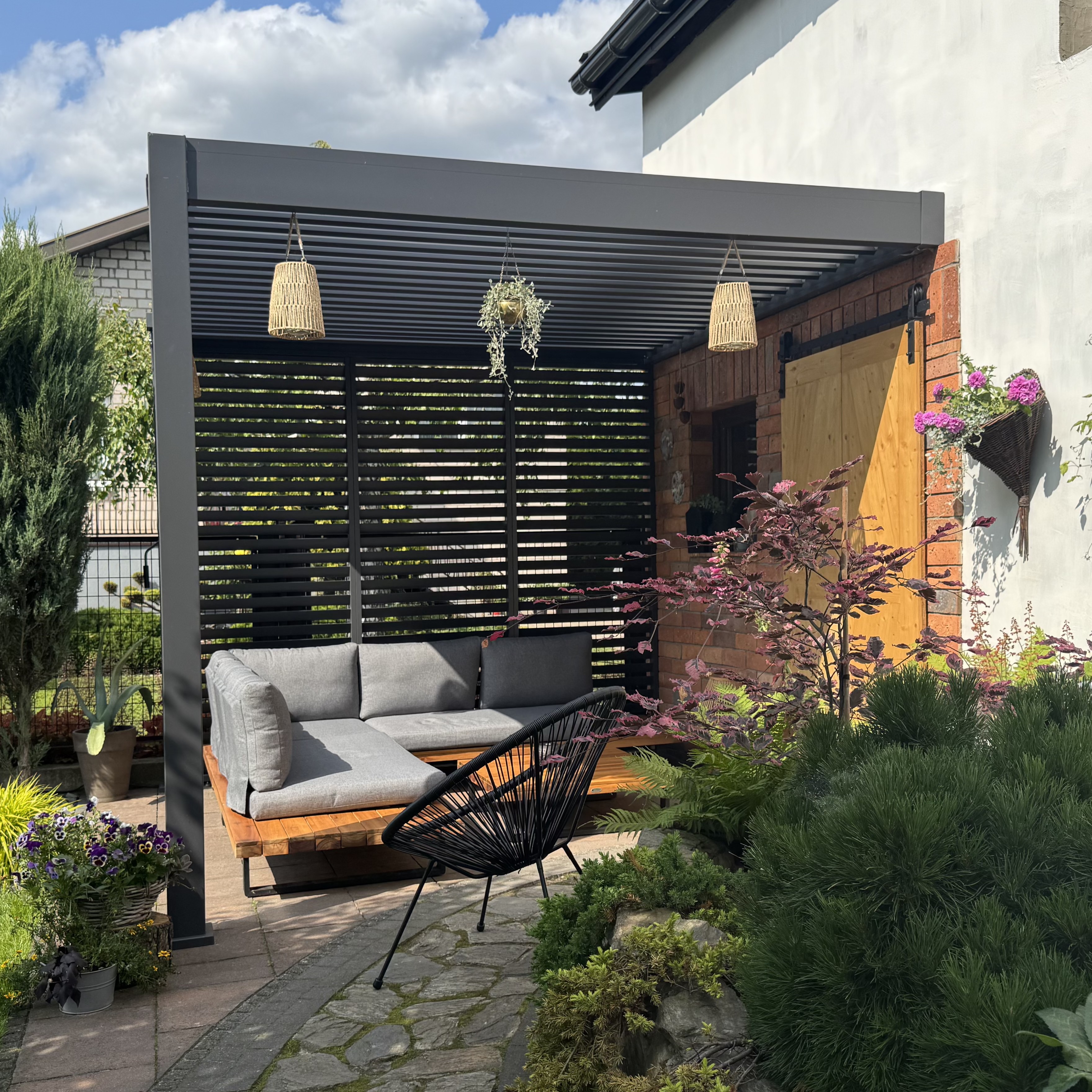 Przyścienna pergola ELEGANCE WALL 3x3 Anthracite - Gutroof zdjęcie realizacji 2