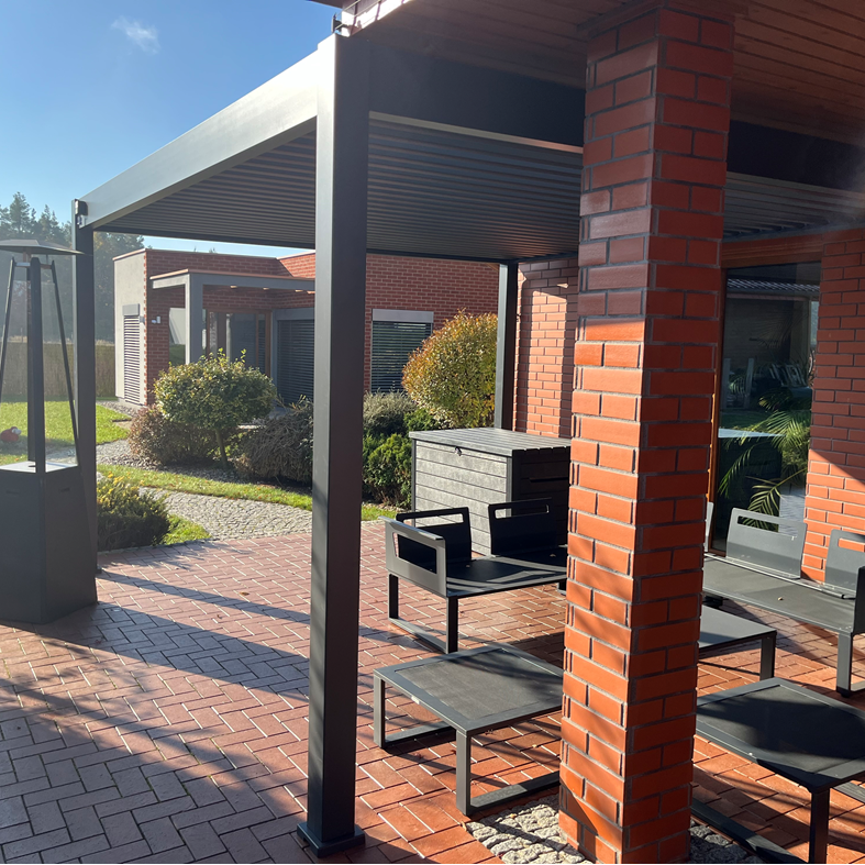 Pergola aluminiowa na taras DELUXE 3,6x4 Anthracite - Gutroof  zdjęcie realizacji 2