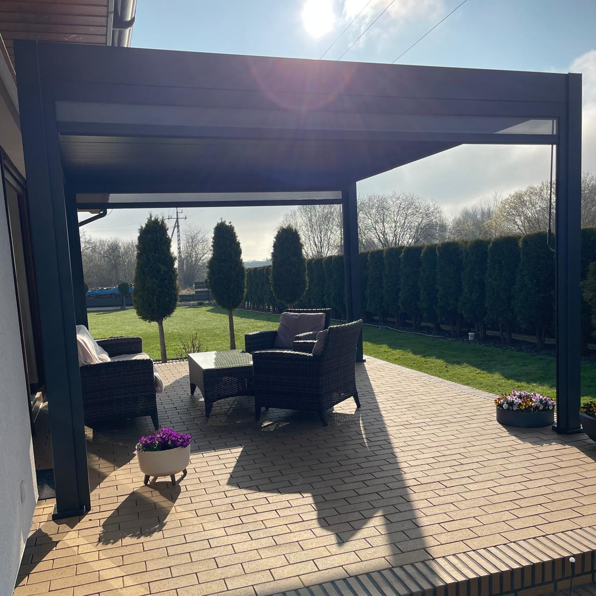 Pergola aluminiowa na taras DELUXE 3,6x4 Anthracite - Gutroof  zdjęcie realizacji 6