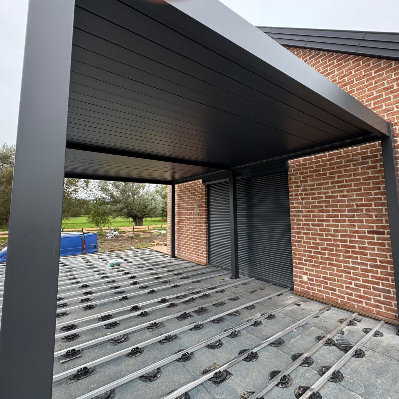 Pergola tarasowa 3.6x7.2 DELUXE Anthracite - Gutroof zdjęcie realizacji 3
