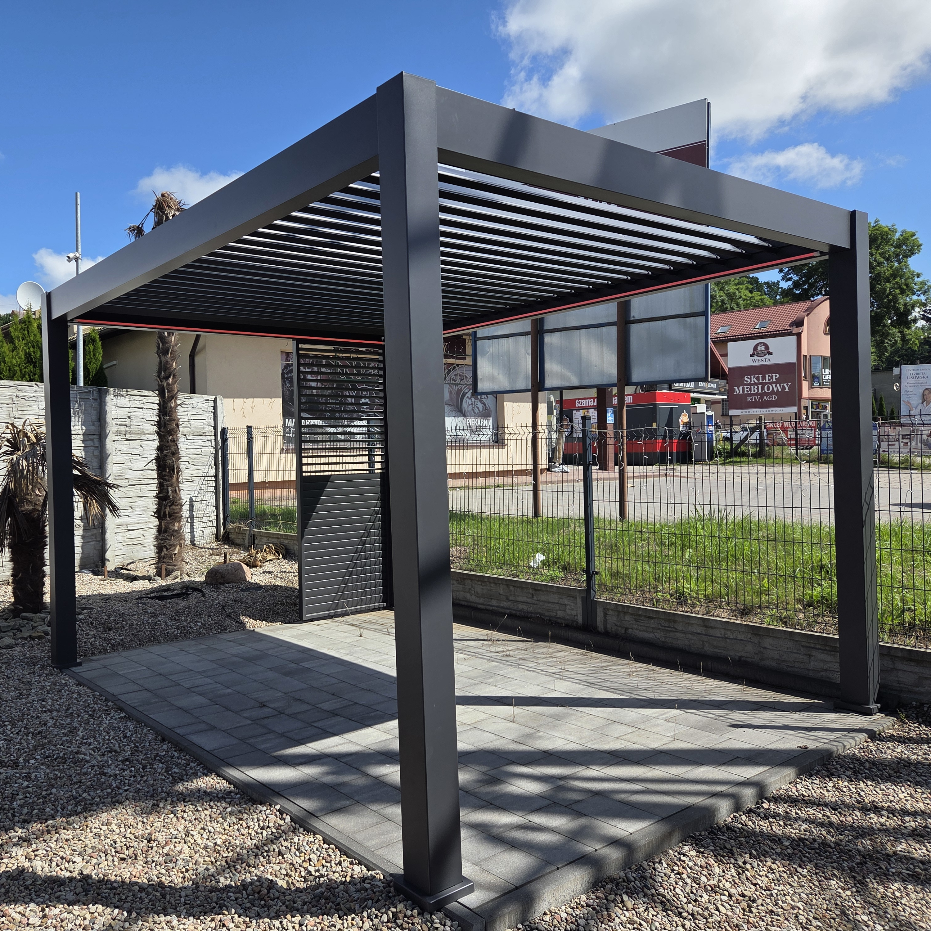 Pergola elektryczna tarasowa DELUXE PRO AUTOMATIC 3x4 z oświetleniem LED, Anthracite - Gutroof zdjęcie realizacji 1