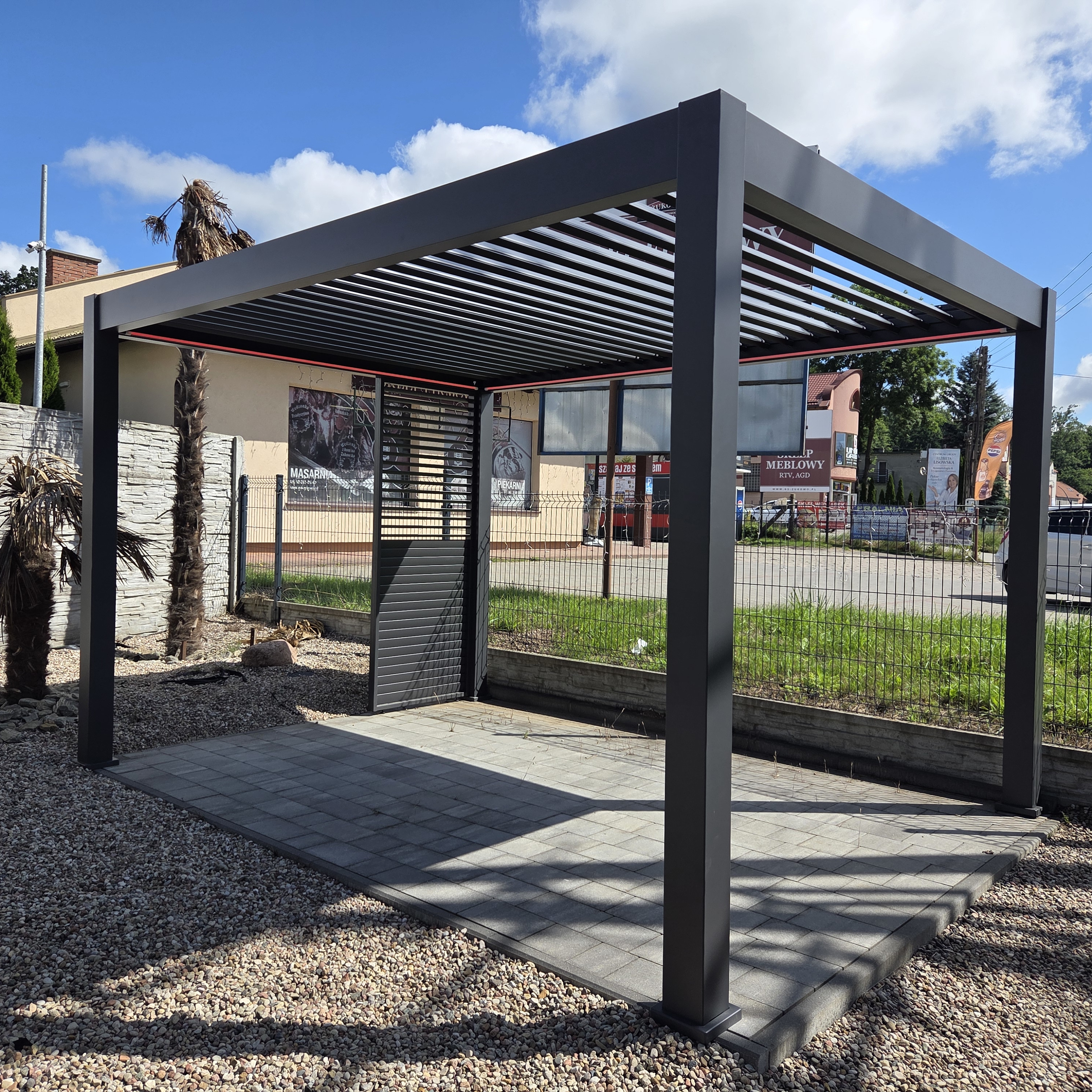 Pergola elektryczna tarasowa DELUXE PRO AUTOMATIC 3x4 z oświetleniem LED, Anthracite - Gutroof zdjęcie realizacji 2