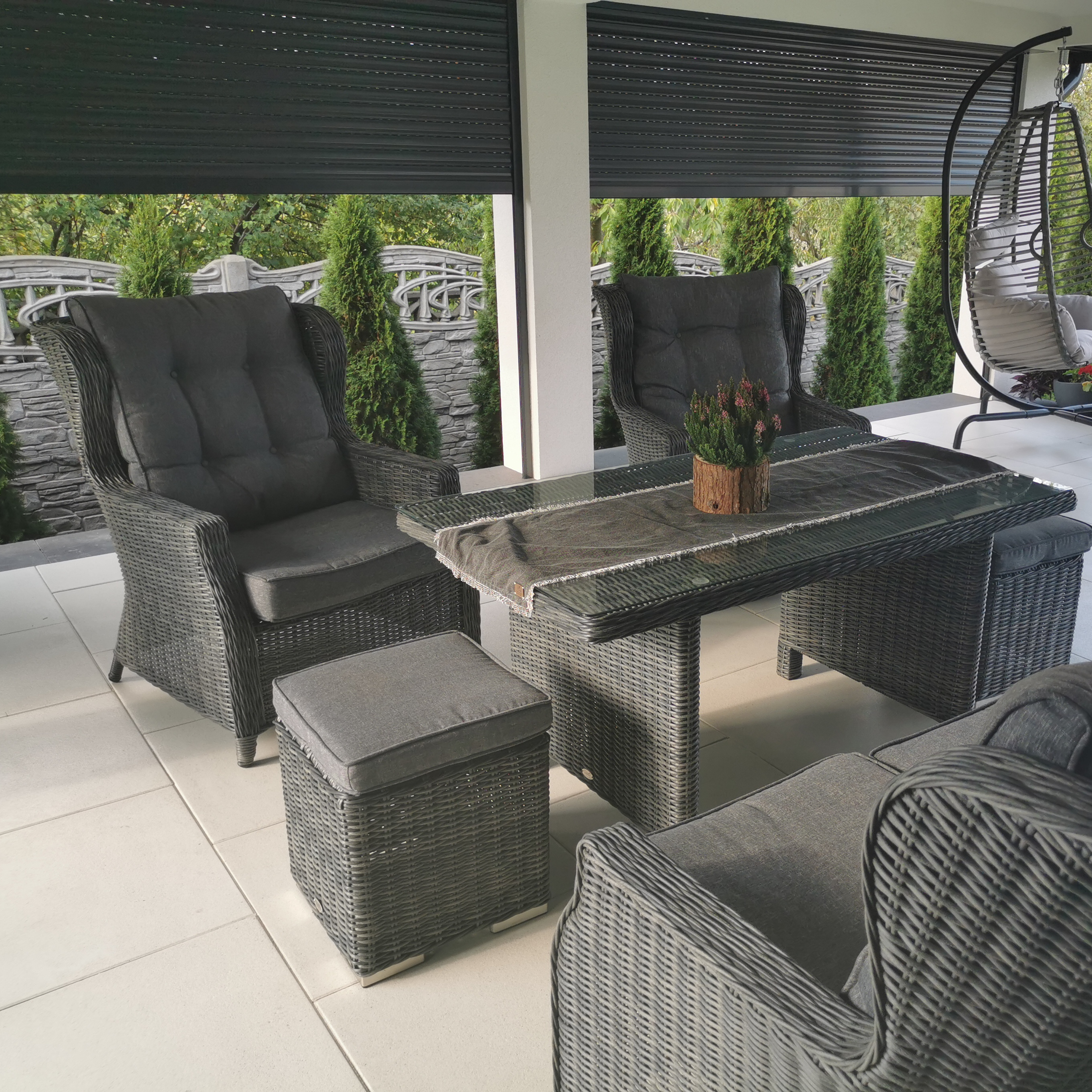 Meble technorattanowe TRIVENTO DINING 3 + PUFY Dark Grey zdjęcie realizacji 2