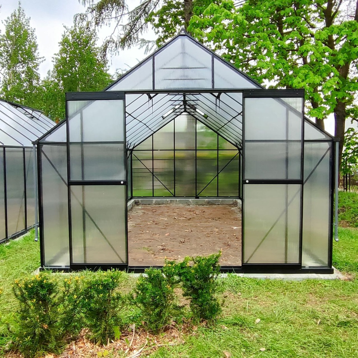 Szklarnia ogrodowa z poliwęglanu Slide-In NEW 305x489cm Black - Cultivo zdjęcie realizacji 4