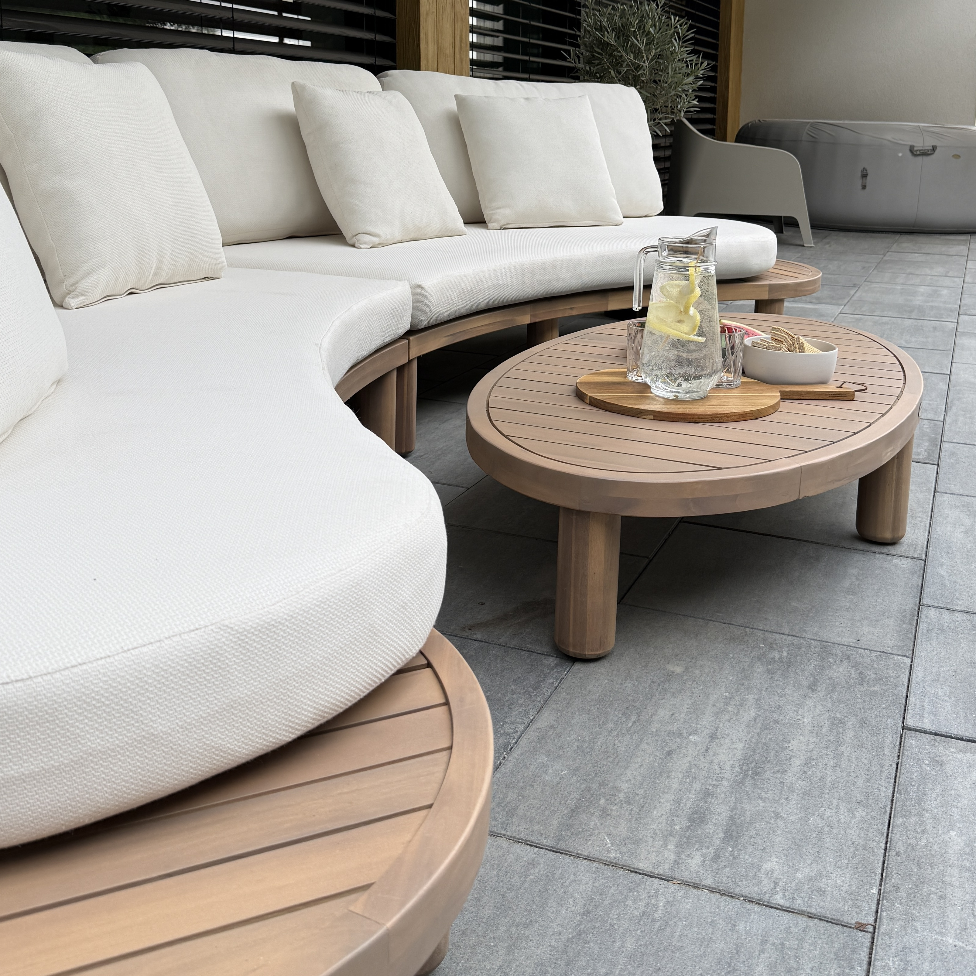 Narożnik ogrodowy z drewna akacjowego LUMIA CAFFE Acacia Wood - Bjørkka zdjęcie realizacji 4