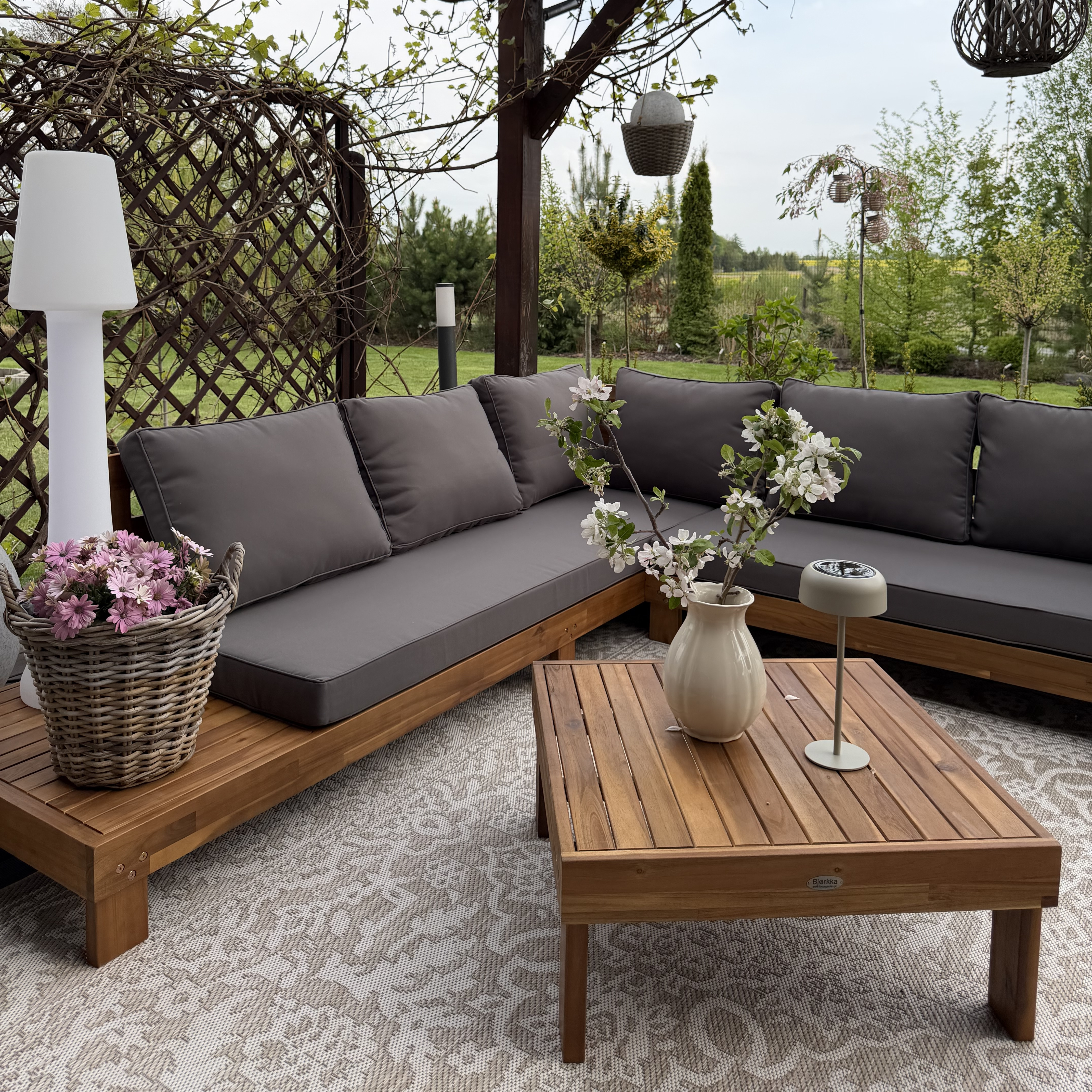 Narożnik wypoczynkowy HAVLA CAFFE drewniany ACACIA WOOD - BJORKKA zdjęcie realizacji 1