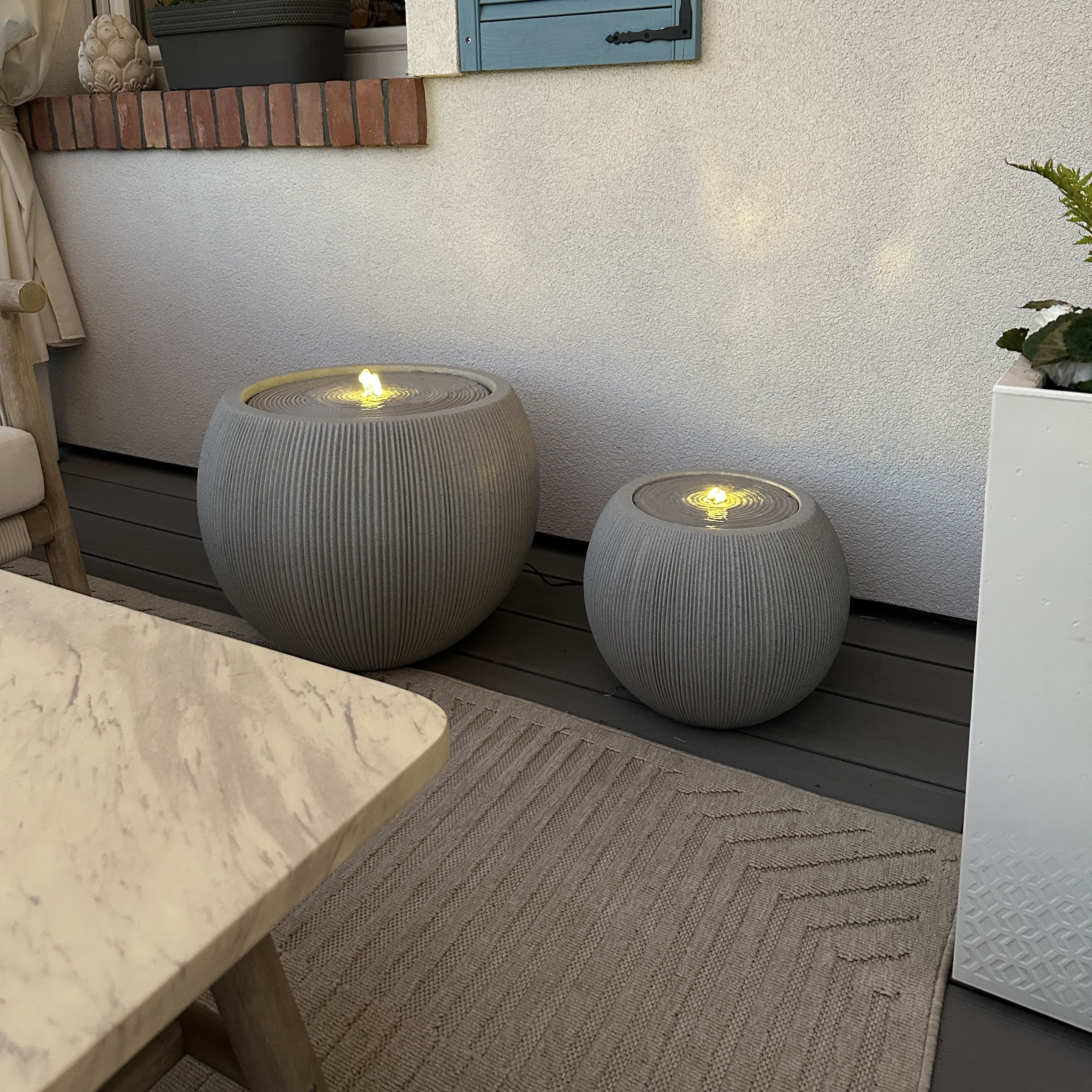 Fontanna nowoczesna AQUALIGHT LED 30x37 cm Light Beige - MoodMe zdjęcie realizacji 3