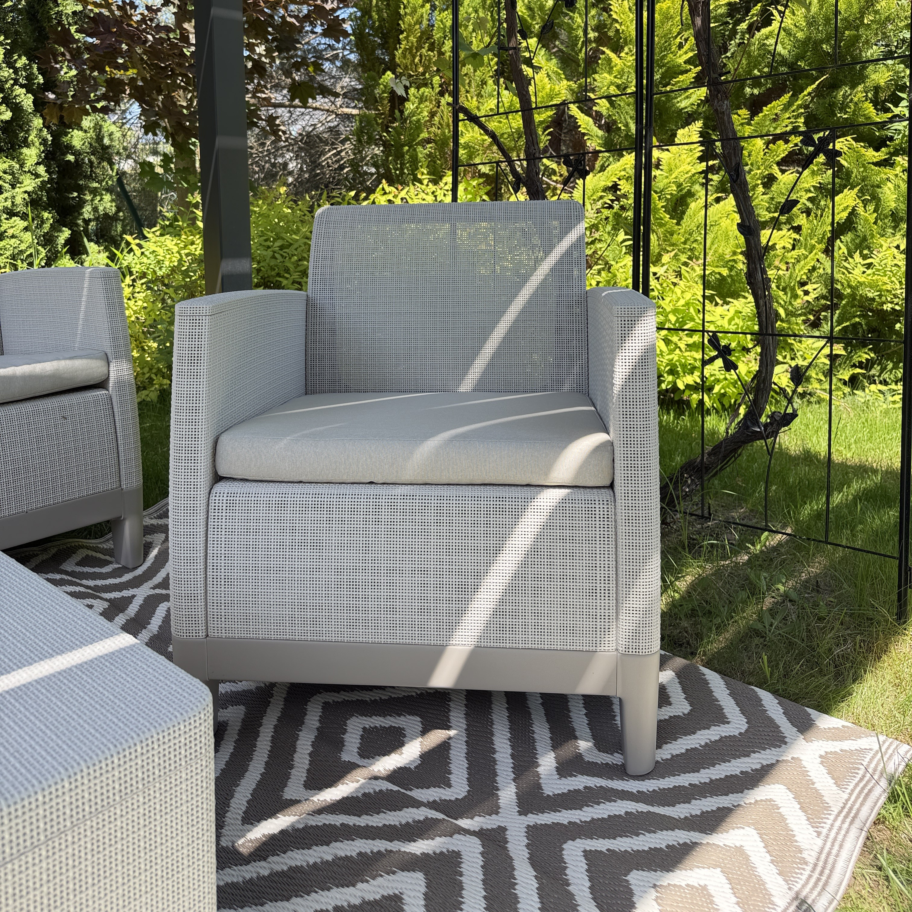 Meble do ogrodu dla 5 osób SCANDI FORMA SET 3 Beige - Keter zdjęcie realizacji 2