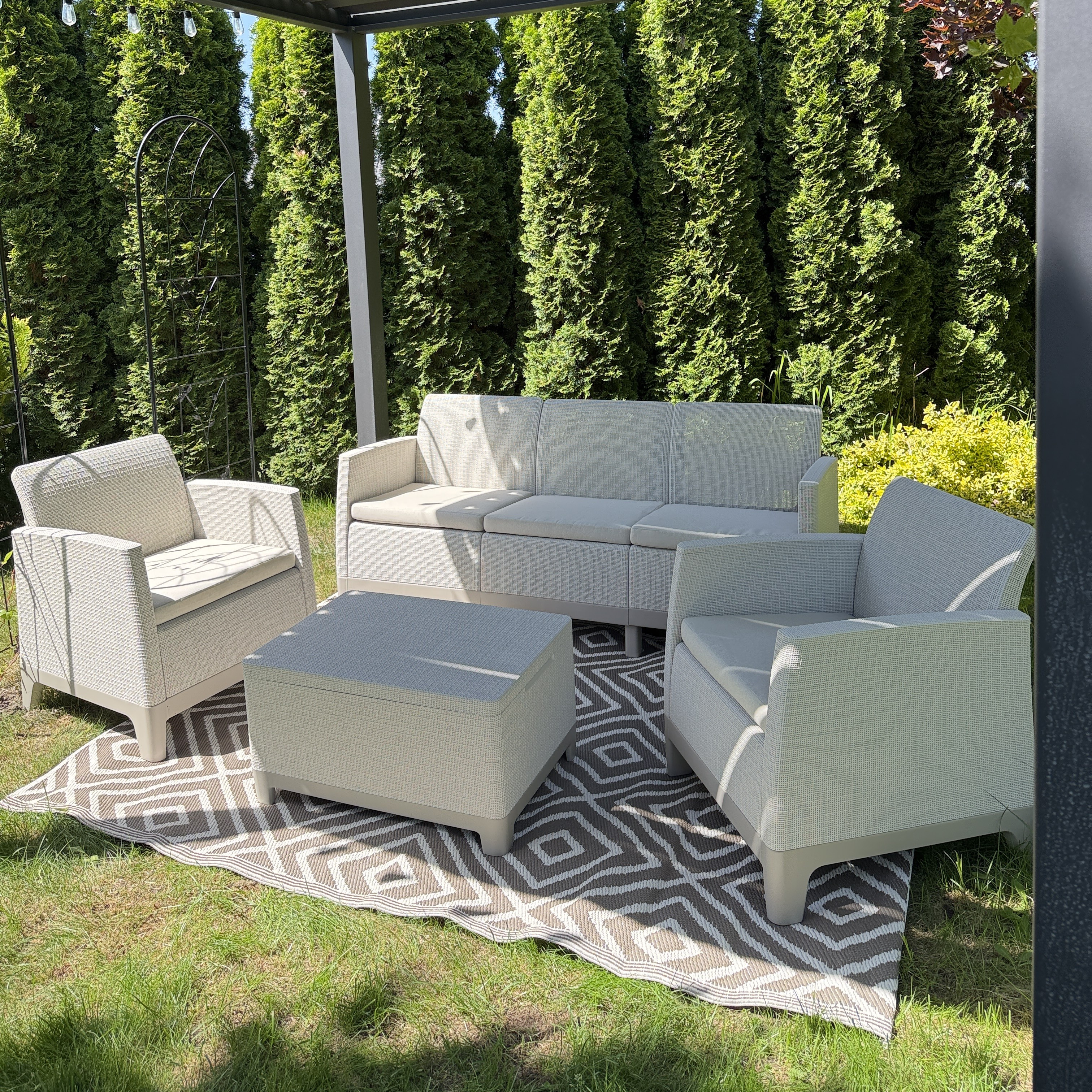 Meble do ogrodu dla 5 osób SCANDI FORMA SET 3 Beige - Keter zdjęcie realizacji 5