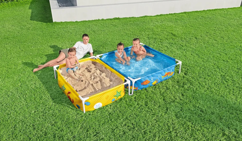 Basen + piaskownica dla dzieci "Mój pierwszy basen" 2 x 1,22 x 0,3m - BESTWAY na podwórku podczas zabawy